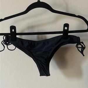 NWOT BLACK LOW RISE BIKINI BOTTOMS